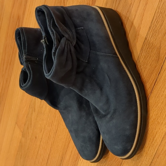 New Clarks Sharon Salon Navy Suede bootie Ultimate Comfort collection W11M - Picture 1 of 13